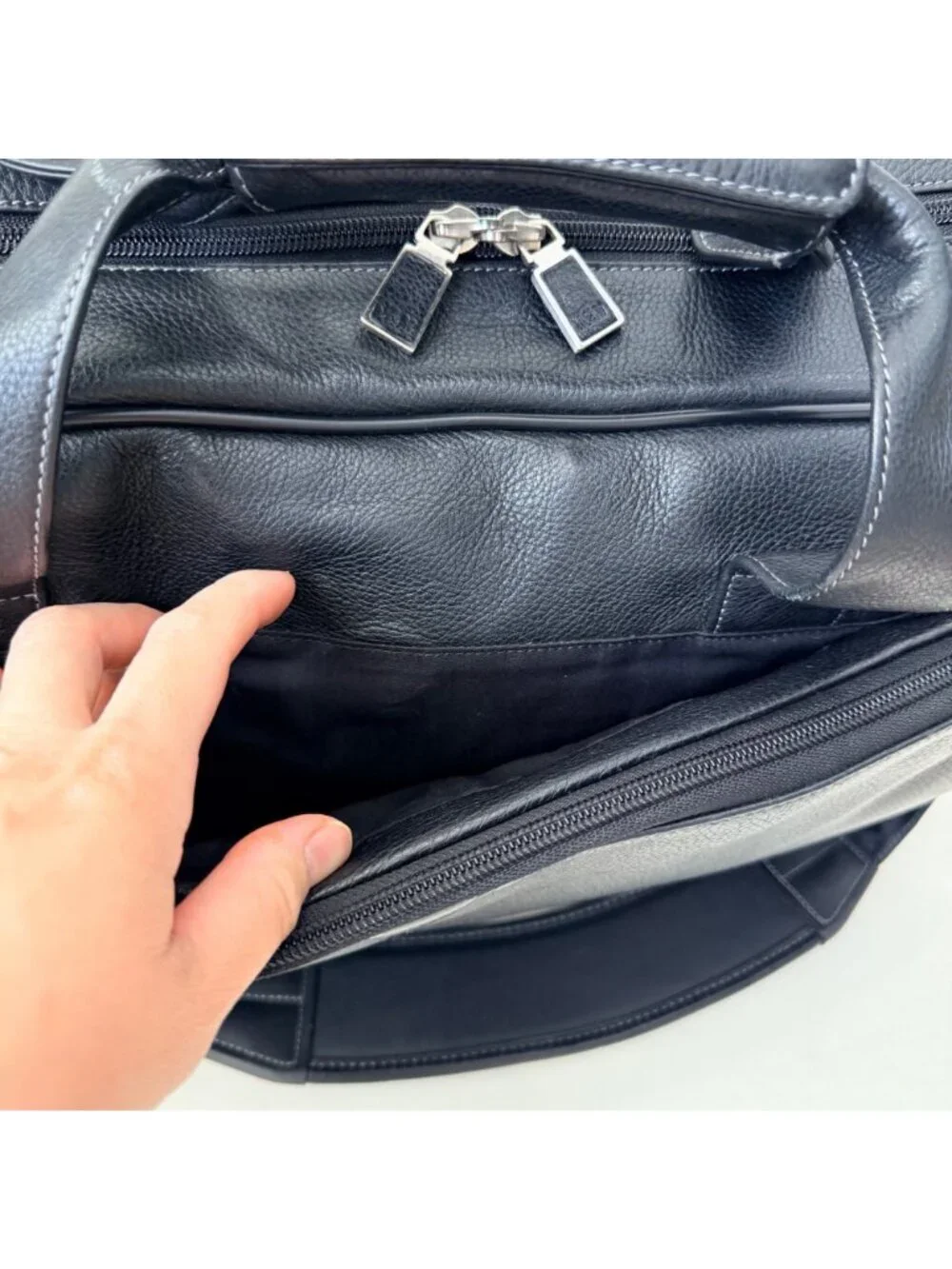 Johnston & Murphy Black Leather Duffel Bag Weekender Travel Carry-On Cabin Bag